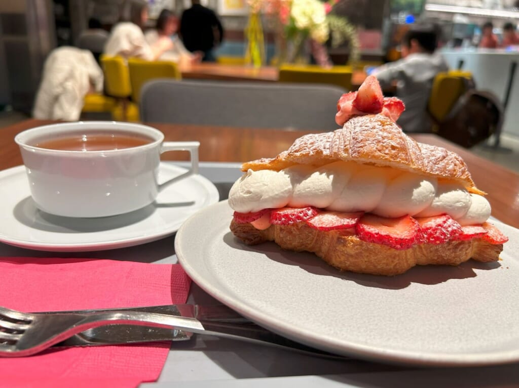 チョコレートバンクのリッチクロワッサンあまおう